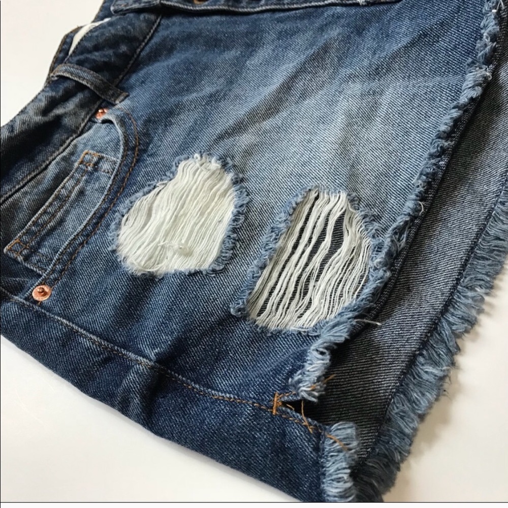 A pair of Forever 21 destressed shorts - Picture 4 of 8